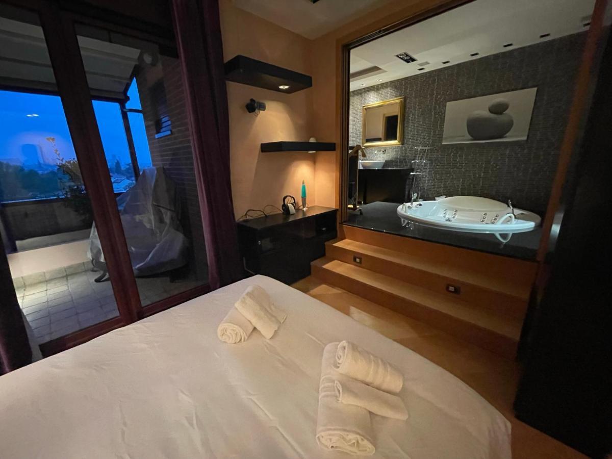 Attico Con Vista Spettacolare E Jacuzzi Apartment Bologna Luaran gambar