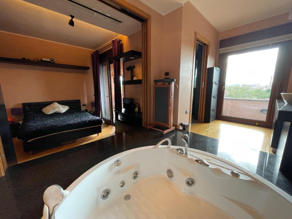 Attico Con Vista Spettacolare E Jacuzzi Apartment Bologna Luaran gambar